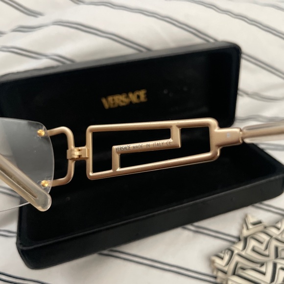 Versace shield gradient sunglasses - Picture 7 of 8